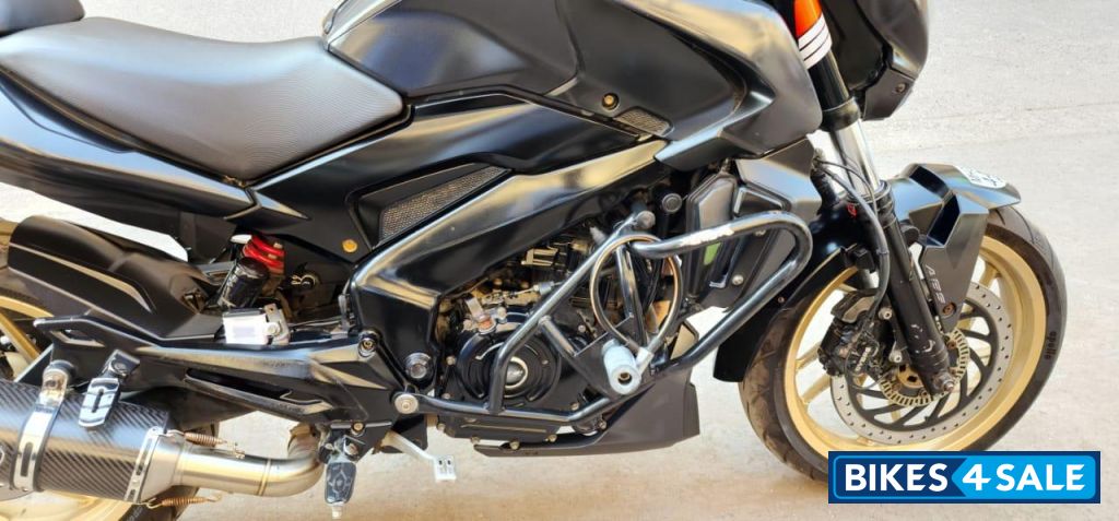 Black Bajaj Dominar 400 ABS BS6