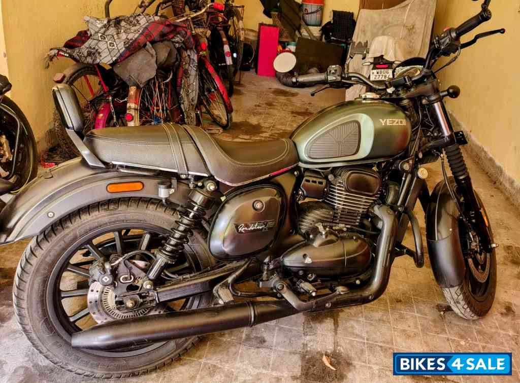 Hunter Green Yezdi Roadster Dark