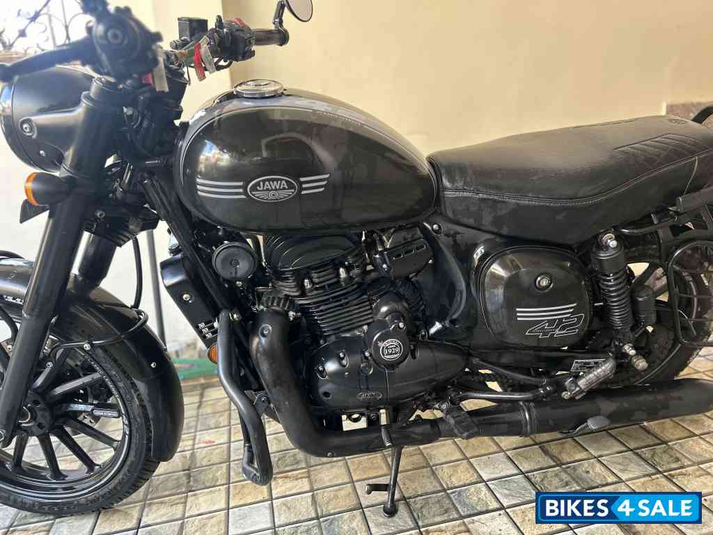 Jawa 42 Dual Channel ABS AllStar Black