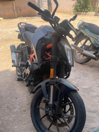 Black KTM Duke 390