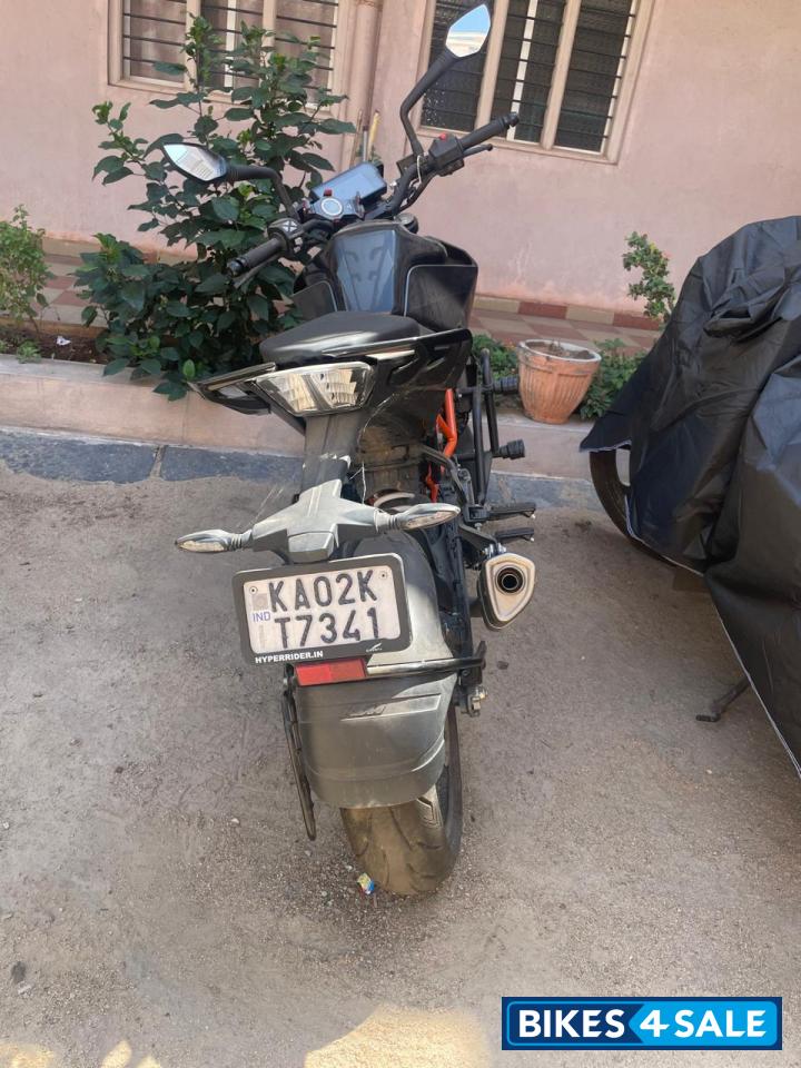 Black KTM Duke 390 Black KTM Duke 390