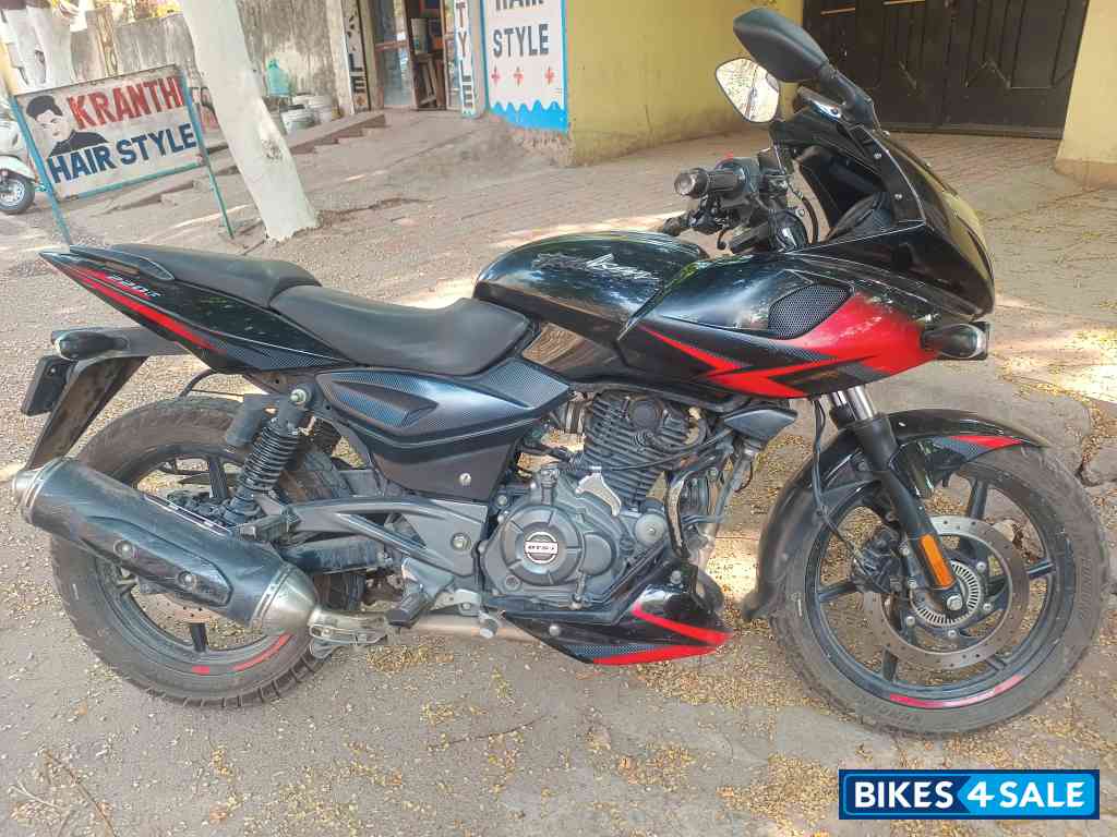 Bajaj Pulsar 220F BS6