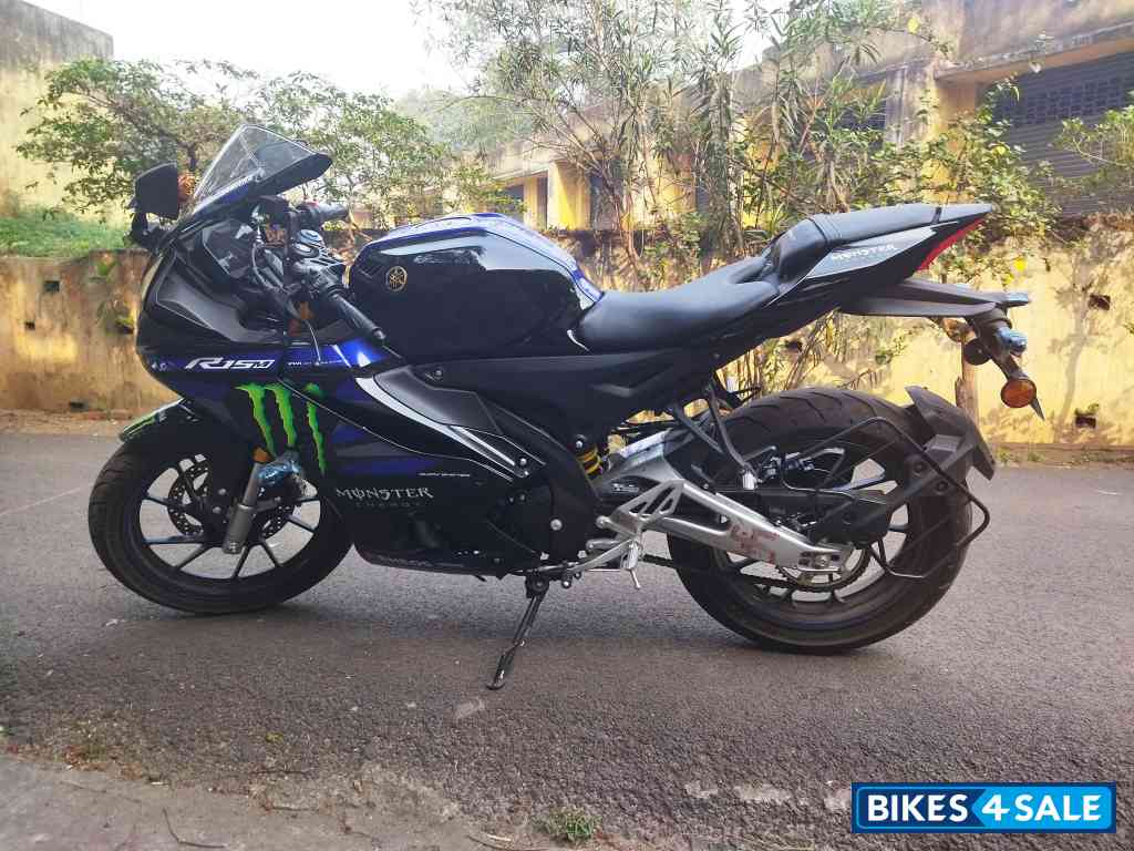 Yamaha R15M