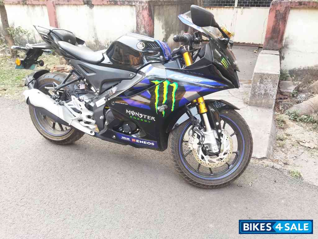 Yamaha R15M