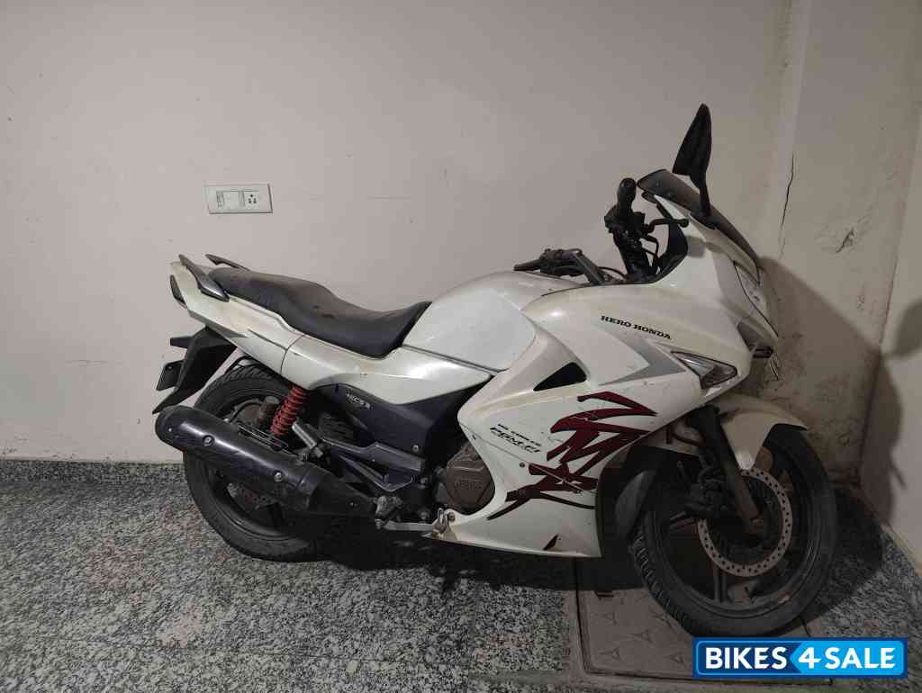 White Hero Karizma ZMR