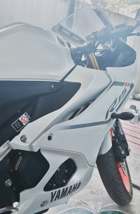White Yamaha R15 V4