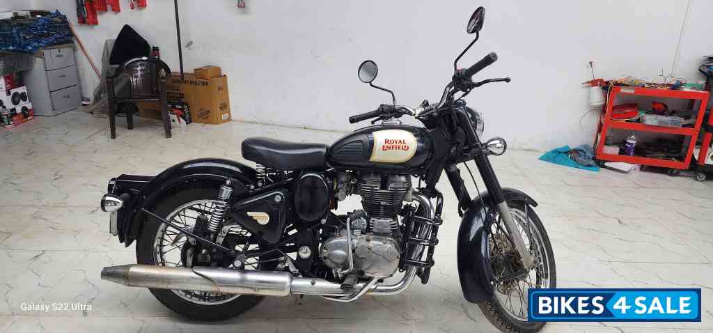 Black Royal Enfield Classic 350