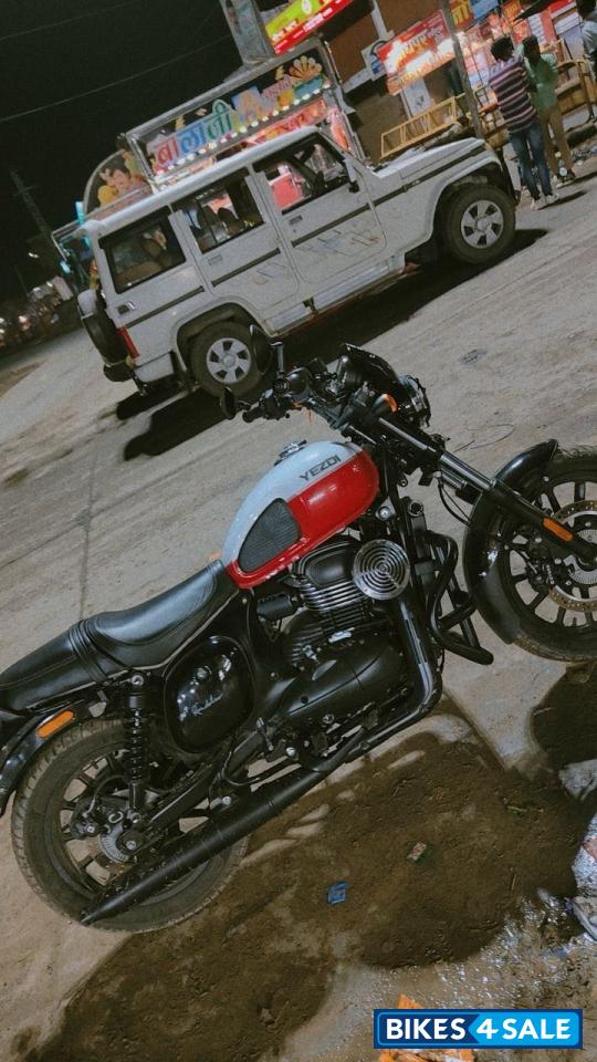 Yezdi Roadster Dual Tone