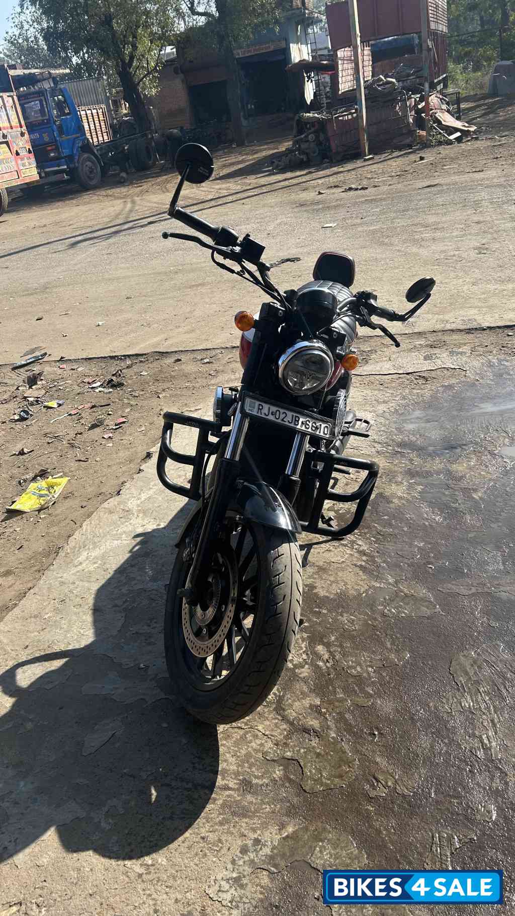 Yezdi Roadster Dual Tone