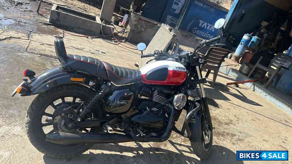 Yezdi Roadster Dual Tone