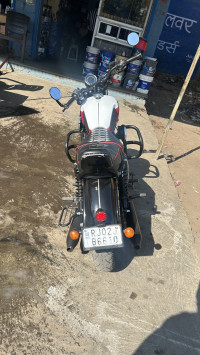 Yezdi Roadster Dual Tone