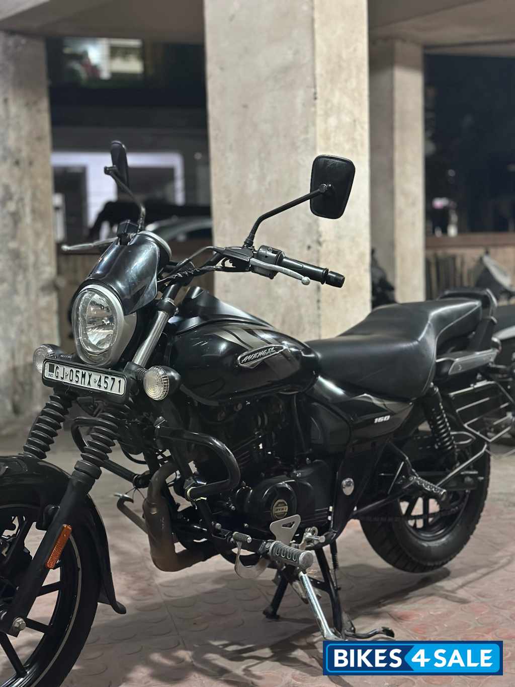Black Bajaj Avenger Street 160 BS6