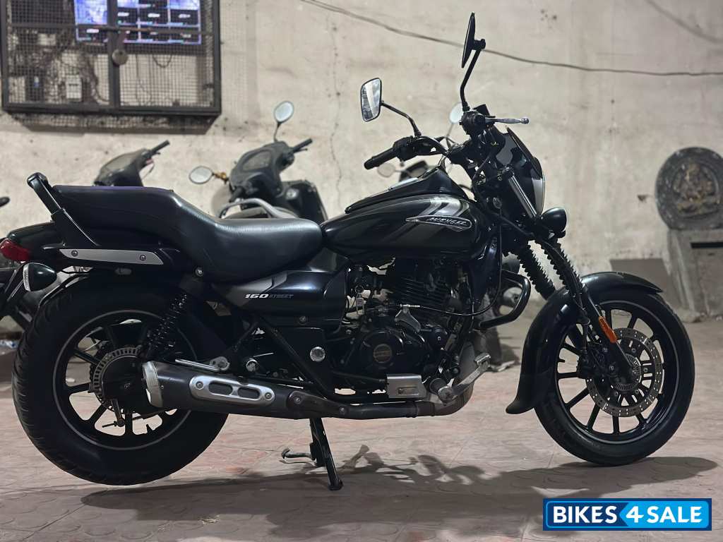 Black Bajaj Avenger Street 160 BS6