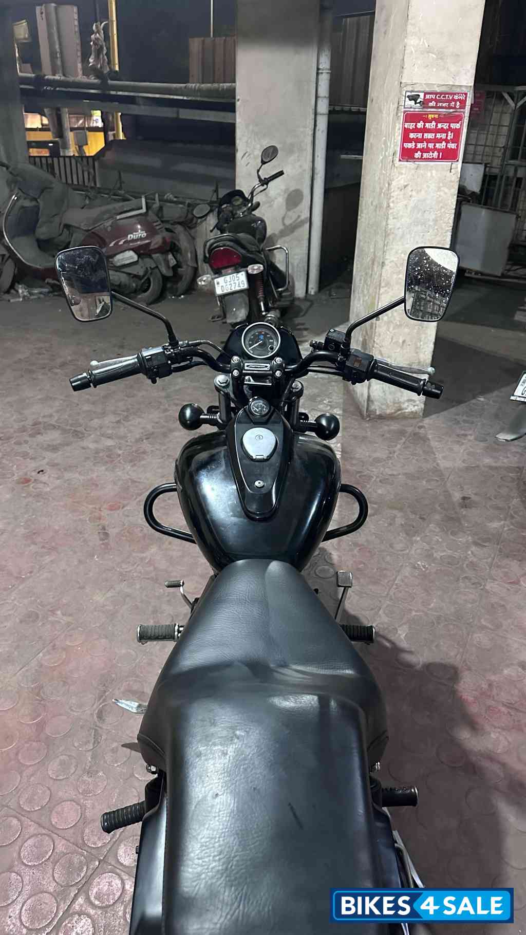 Black Bajaj Avenger Street 160 BS6