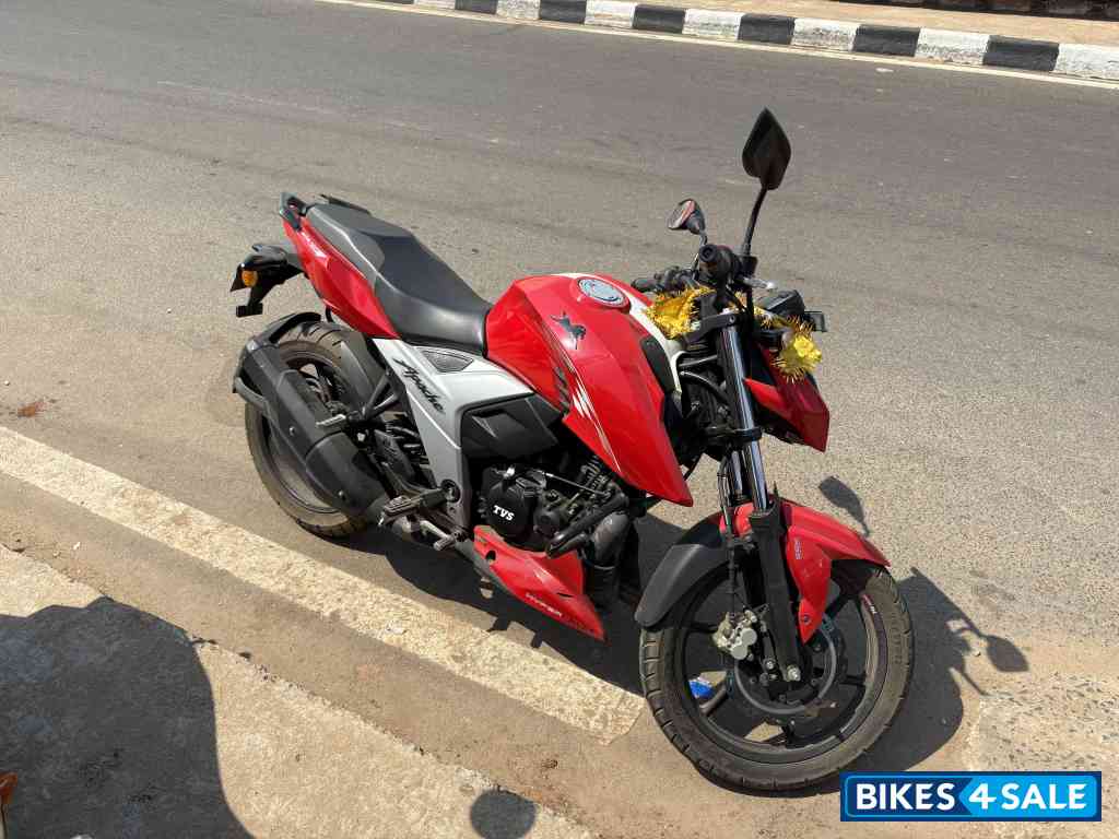 TVS Apache RTR 160 4V BS6