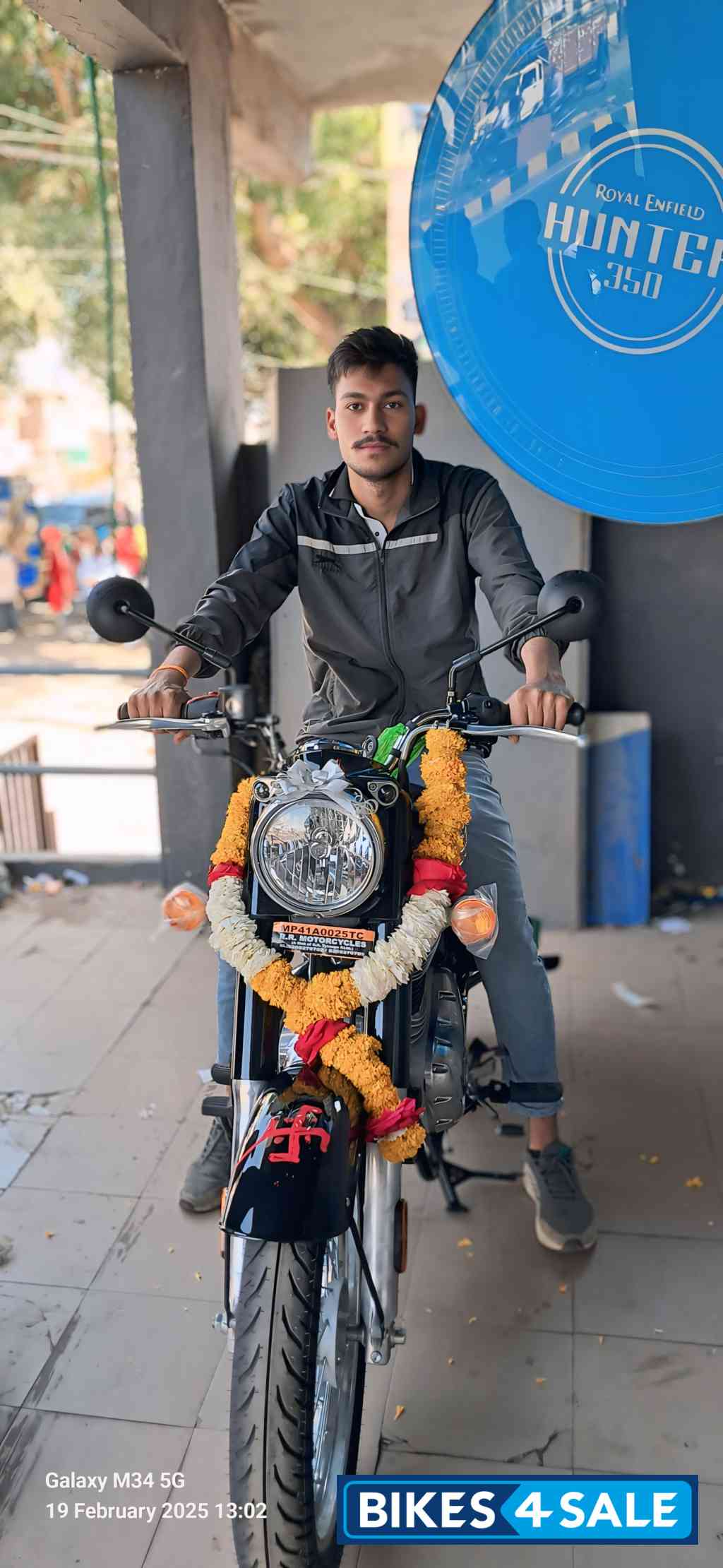 Black Royal Enfield Bullet 350