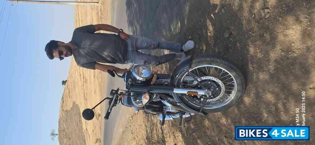 Black Royal Enfield Bullet 350