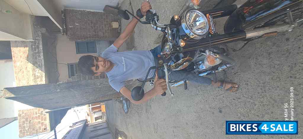 Black Royal Enfield Bullet 350