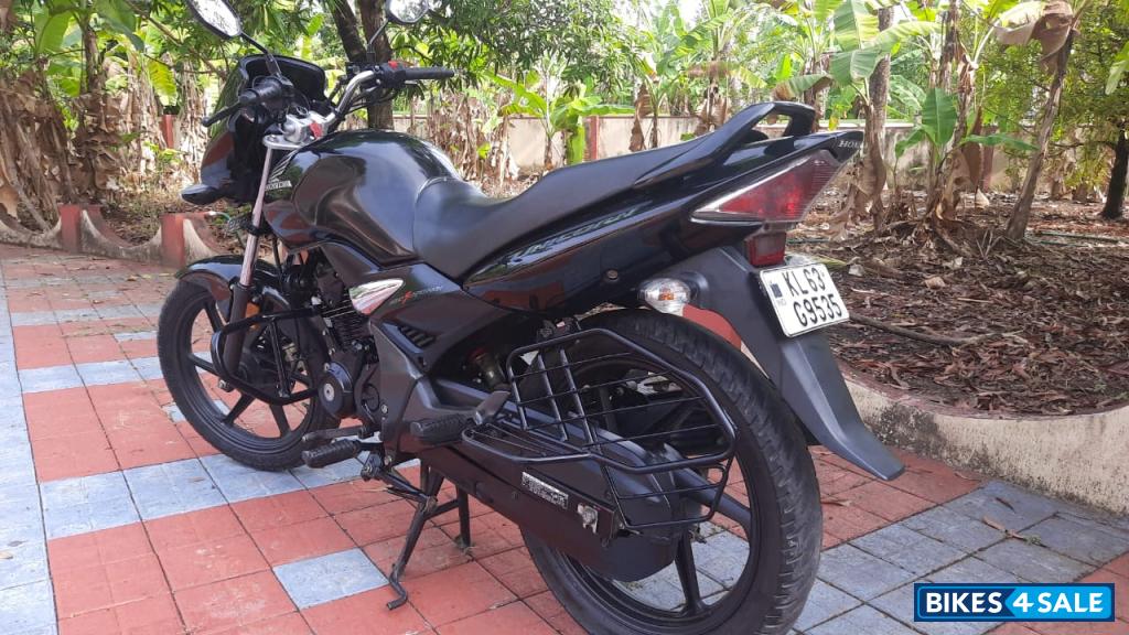 Black Honda Unicorn 160 BS6