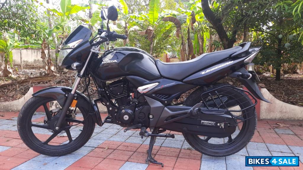 Black Honda Unicorn 160 BS6