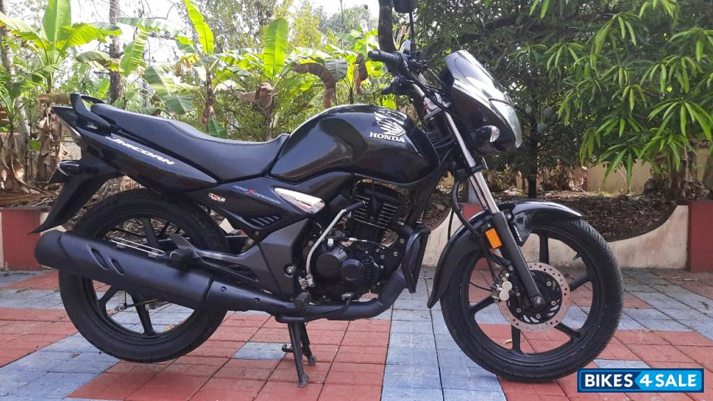 Black Honda Unicorn 160 BS6