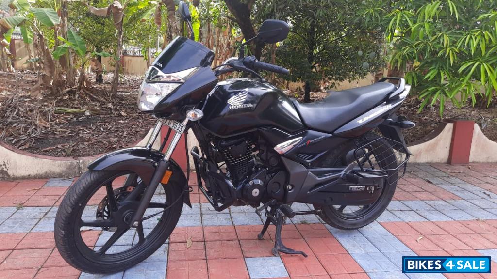 Black Honda Unicorn 160 BS6