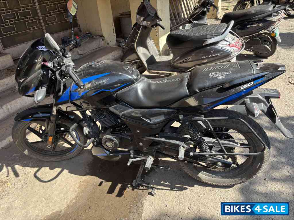 Black Blue Bajaj Pulsar 150 Twin Disc BS6