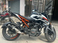 White KTM Duke 250 2020