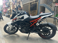 White KTM Duke 250 2020