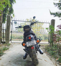 Glacial White Yezdi Roadster Dual Tone