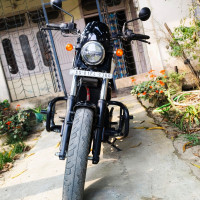 Glacial White Yezdi Roadster Dual Tone