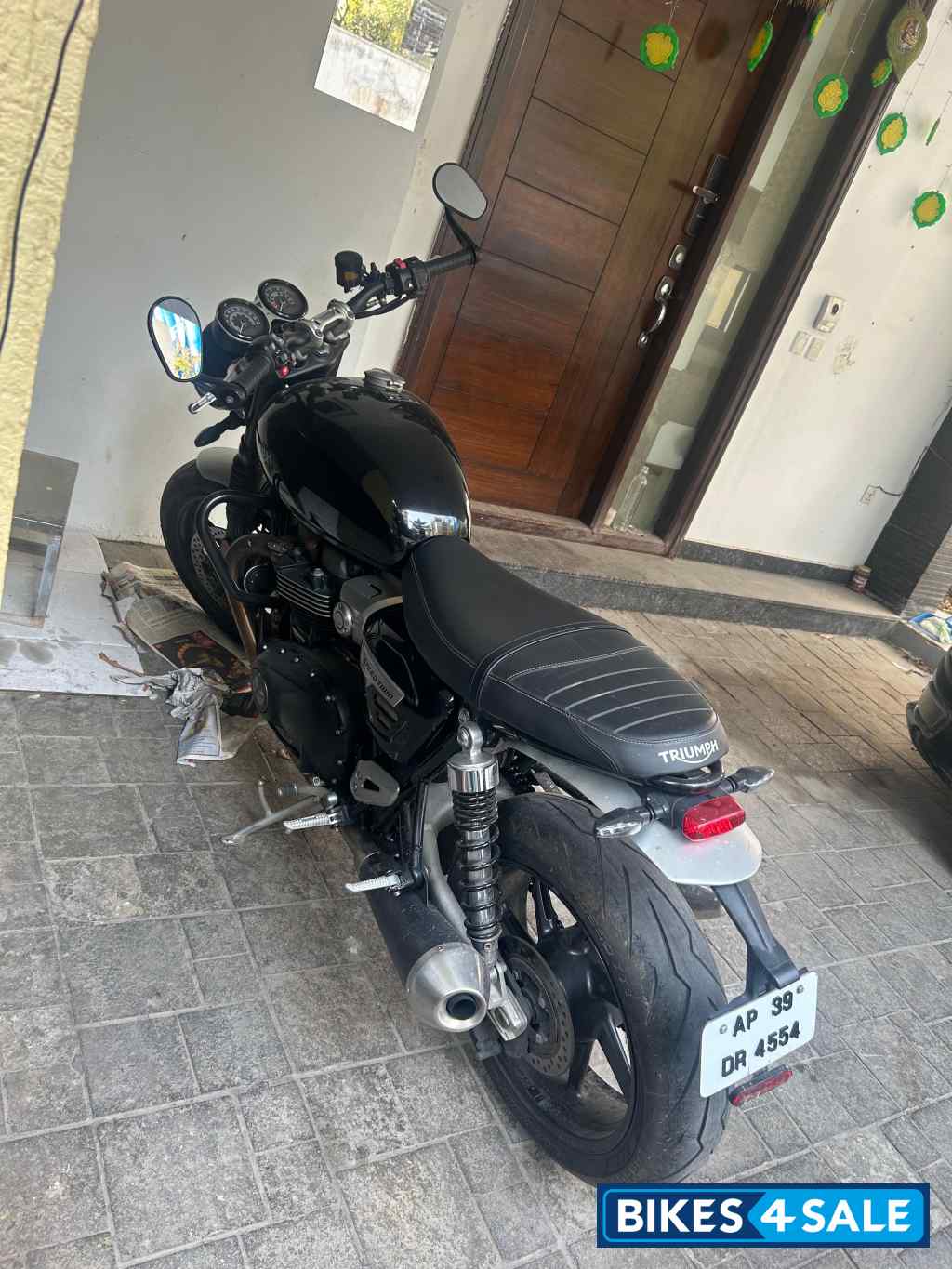 Jet Black Triumph Speed Twin 1200
