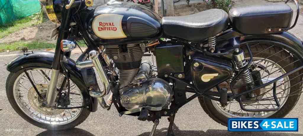Black Royal Enfield Classic 350