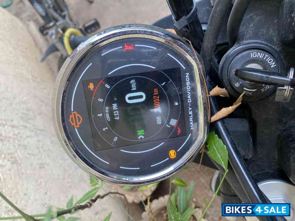 Thick Red Harley Davidson X440 Vivid