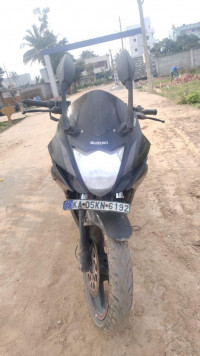 Black Suzuki Gixxer SF