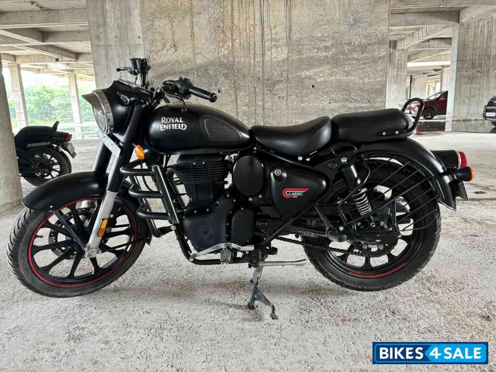 Matt Black Royal Enfield Classic Stealth Black