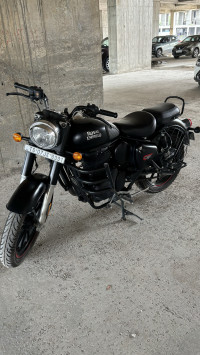 Matt Black Royal Enfield Classic Stealth Black