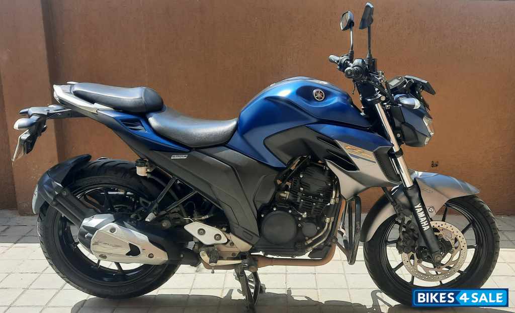 Mat Dark Purplish Blue Yamaha FZ25