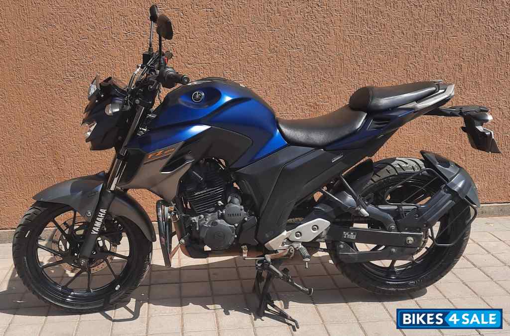 Mat Dark Purplish Blue Yamaha FZ25