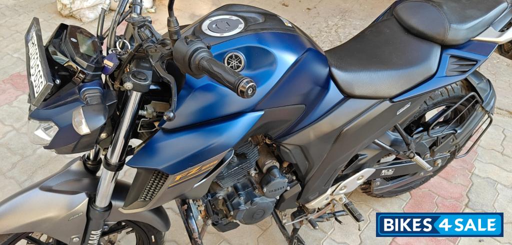 Mat Dark Purplish Blue Yamaha FZ25