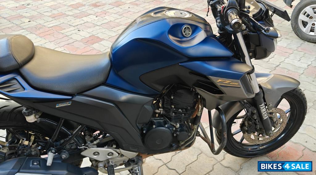 Mat Dark Purplish Blue Yamaha FZ25