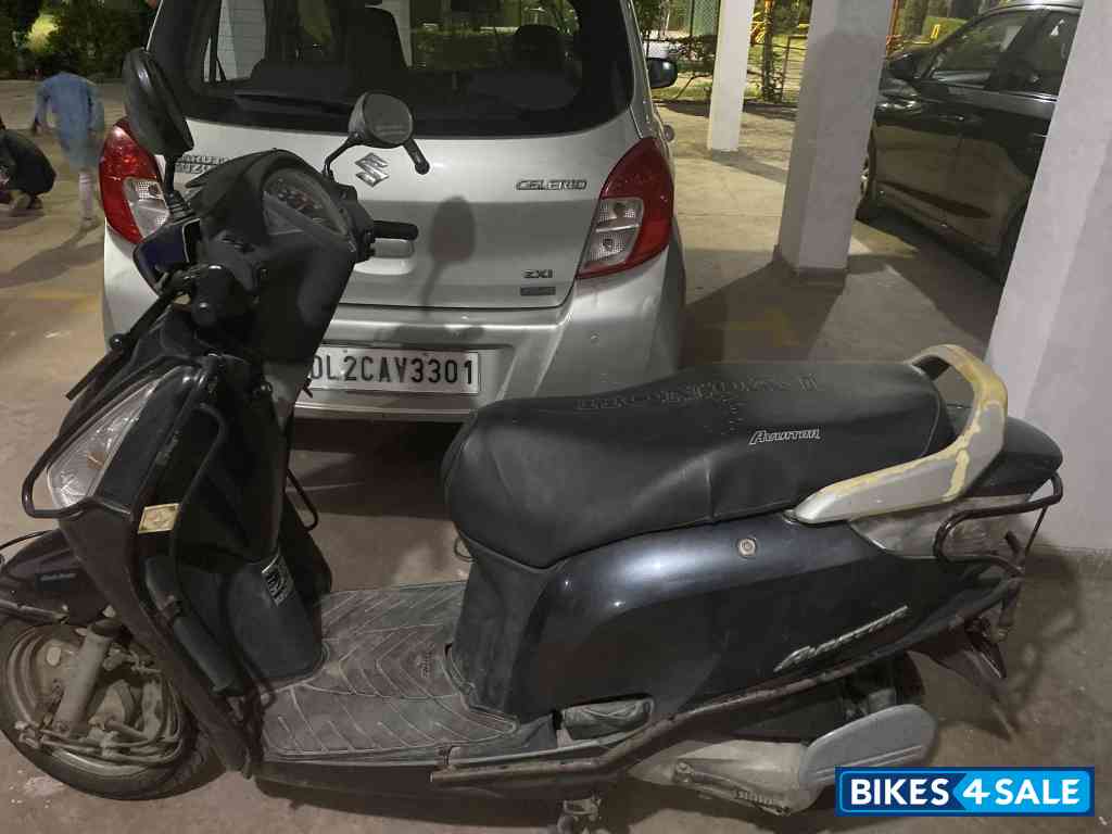 Grey M Honda Aviator