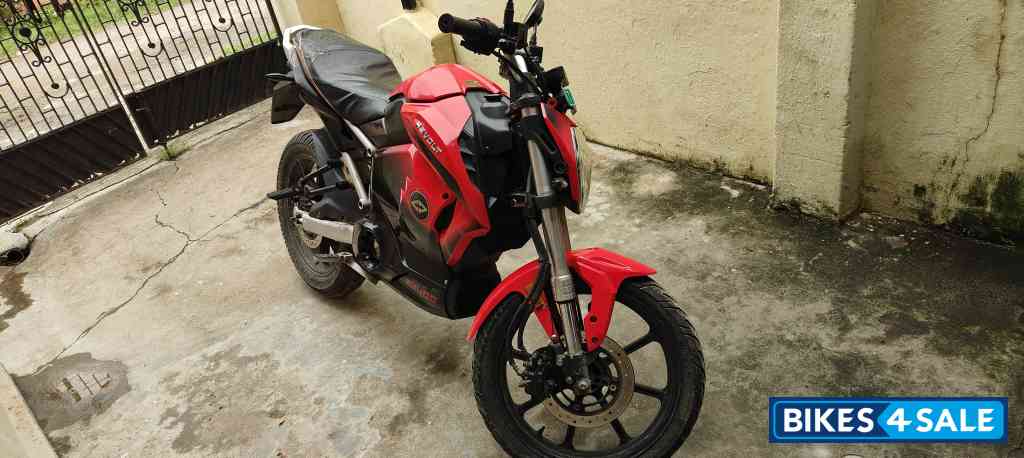 Revolt RV400 Eclipse Red