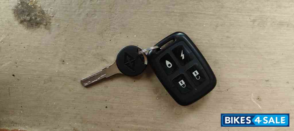 Revolt RV400 Eclipse Red