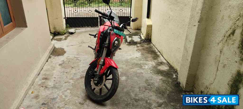 Revolt RV400 Eclipse Red