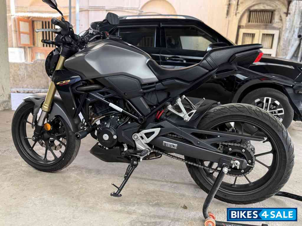 Matte Massive Grey Metallic Honda CB300R