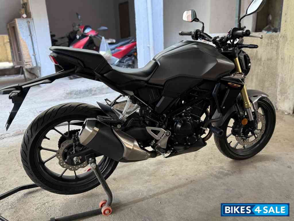 Matte Massive Grey Metallic Honda CB300R