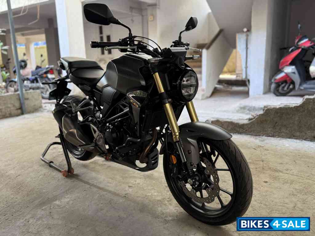 Matte Massive Grey Metallic Honda CB300R