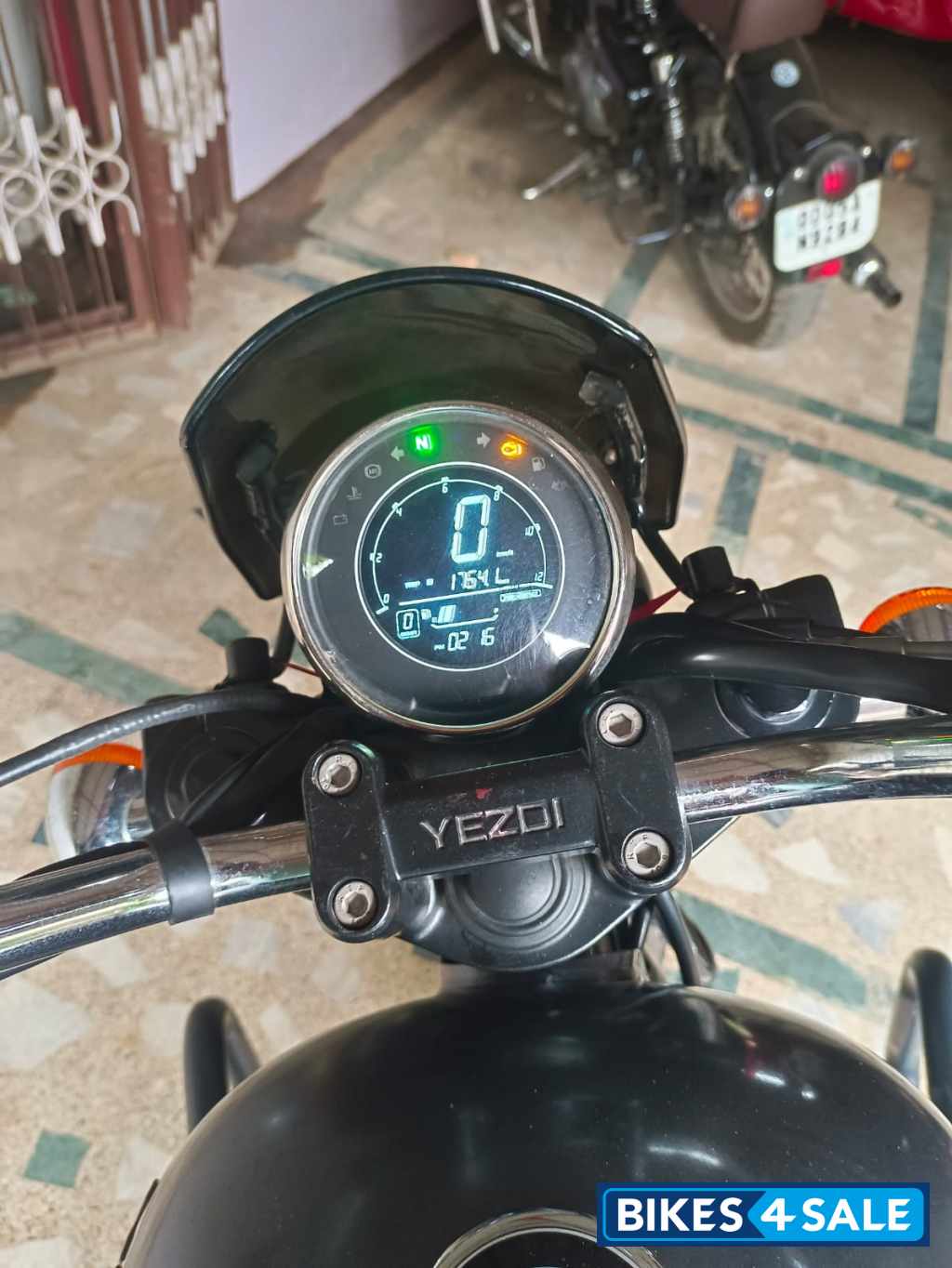 Yezdi Roadster Dual Tone