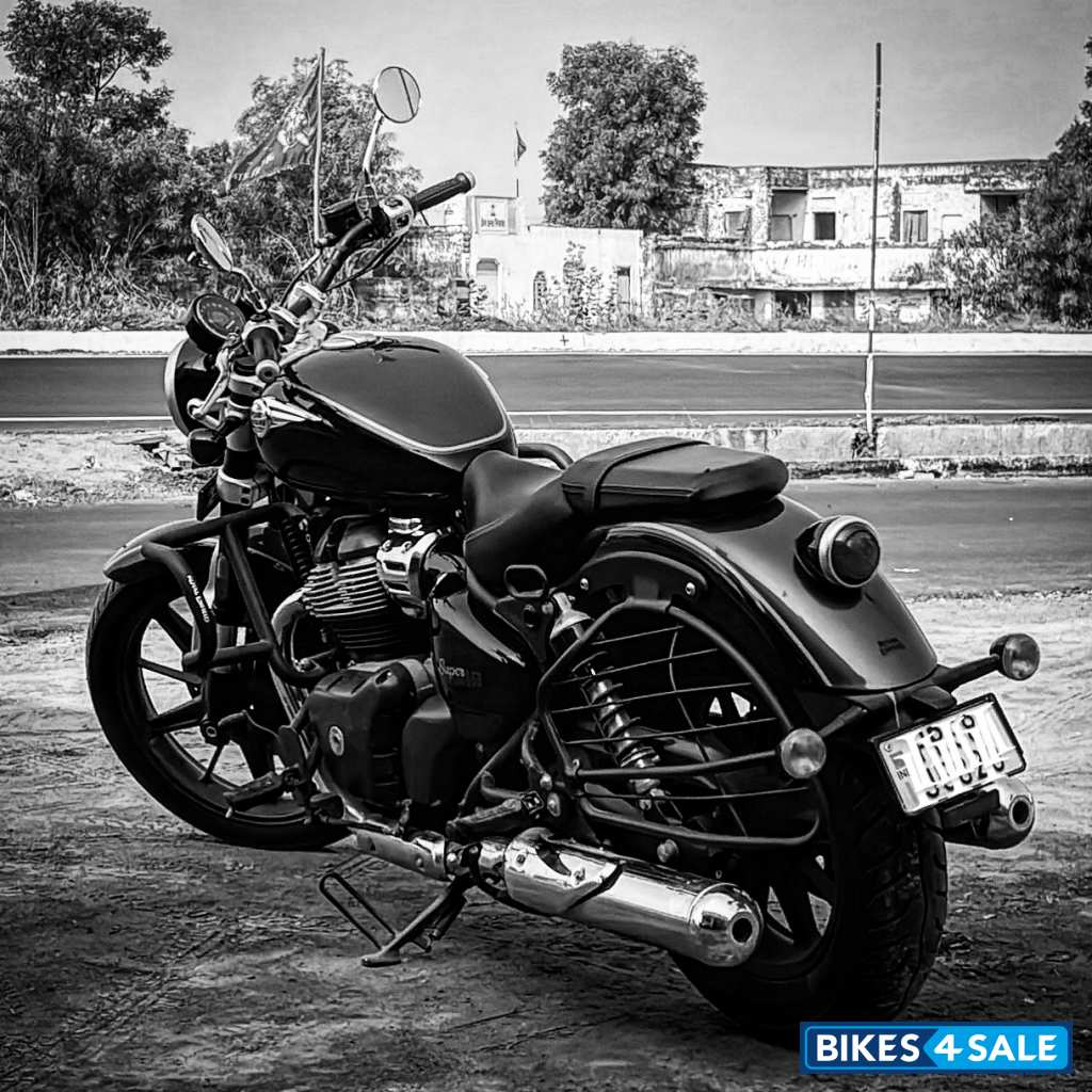 Interstellar Green Royal Enfield Super Meteor 650